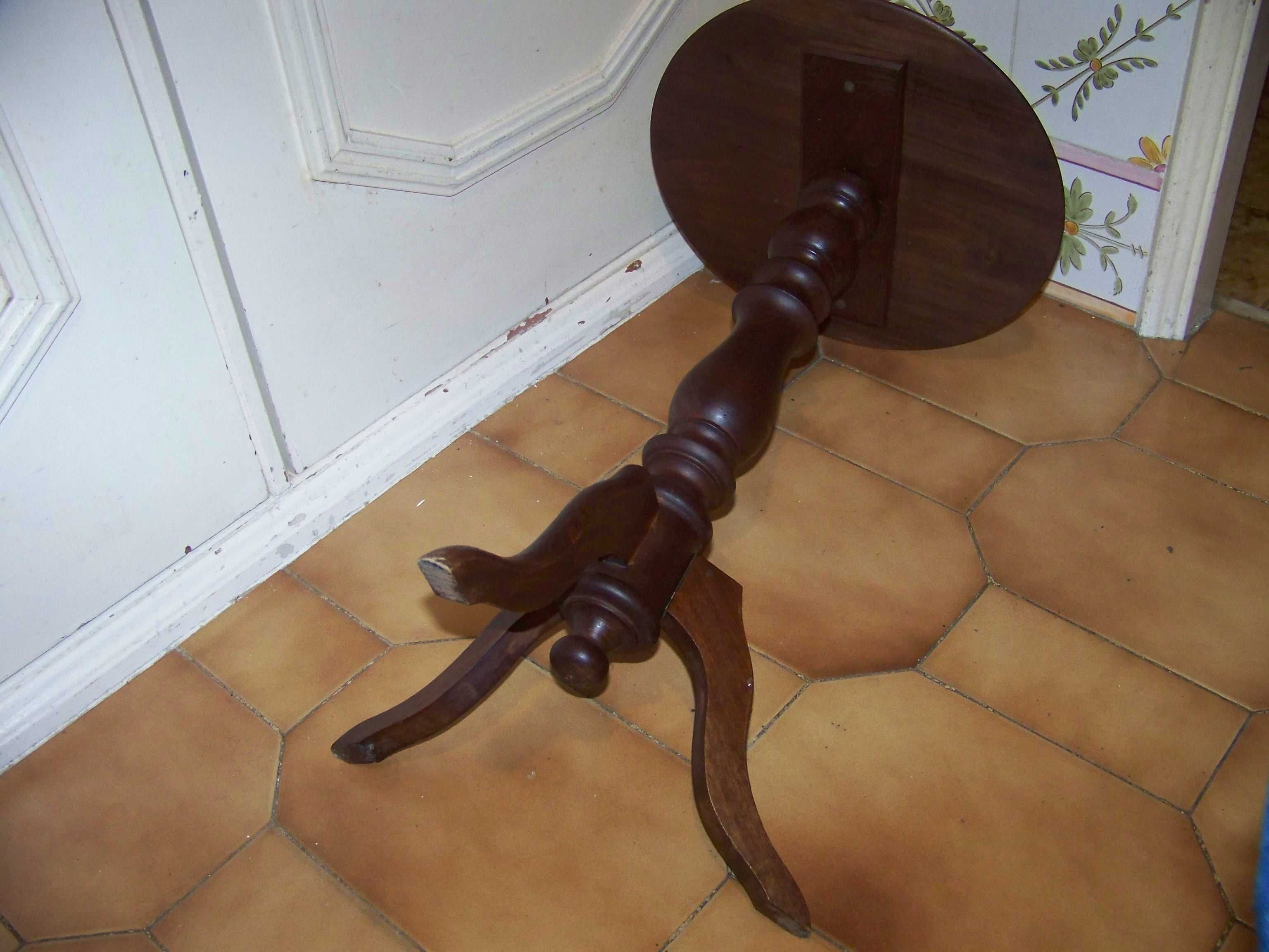 mesinha de tripé
