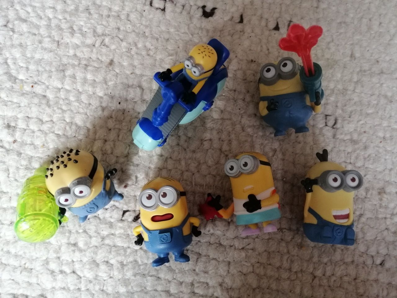 Minionki figurki