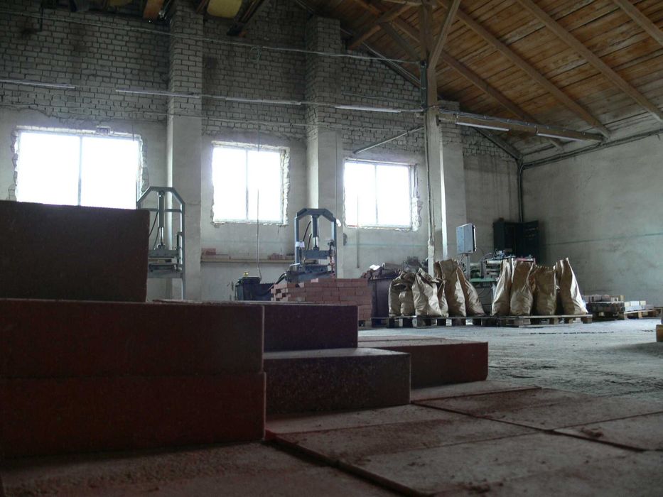 Автоматизована лінія з виробництва товарів методом гіперпресування.