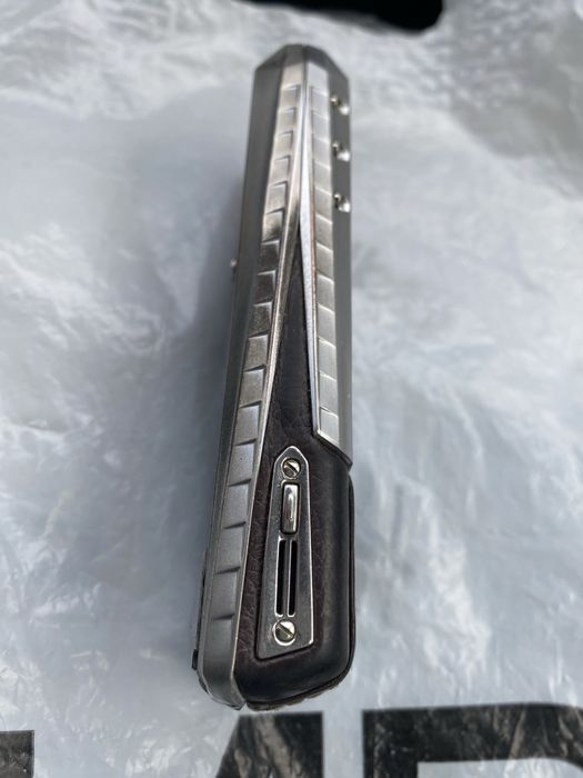 Продаётся телефон Vertu в рабочем состоянии с зарядкой