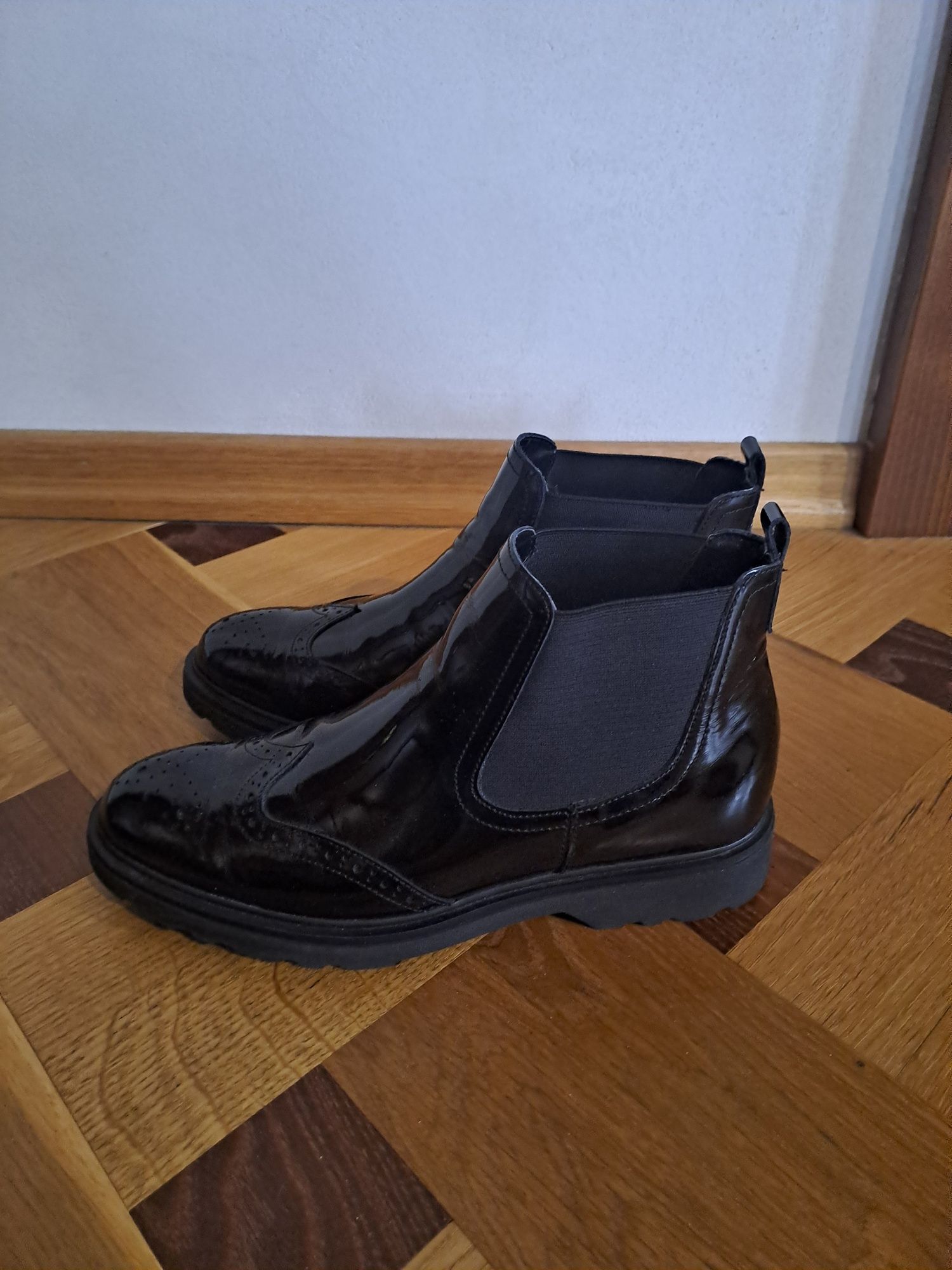 Лакові напівчеревики Clarks 40 розмір