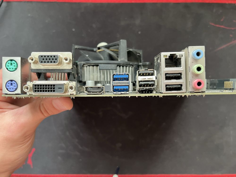 Коплект процесор i5-7400 та asus ( H110M-R )