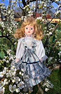 Porcelanowa lalka z blond włosami porcelana cottagecore vintage retro