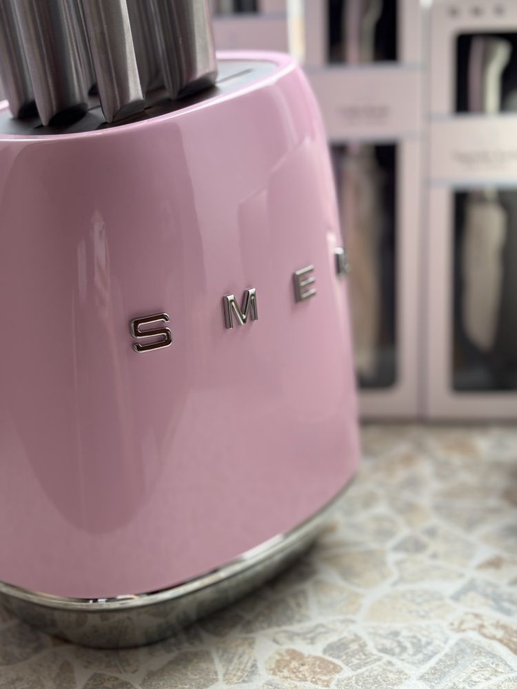 Набір ножів SMEG + подставка, рожевий