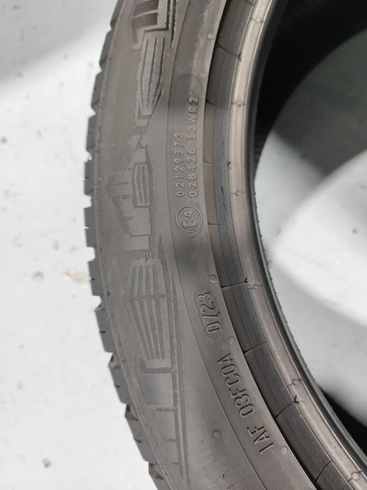 2 pneus semi novos 245-45R19 Continental - Oferta doa Portes l - Ofert