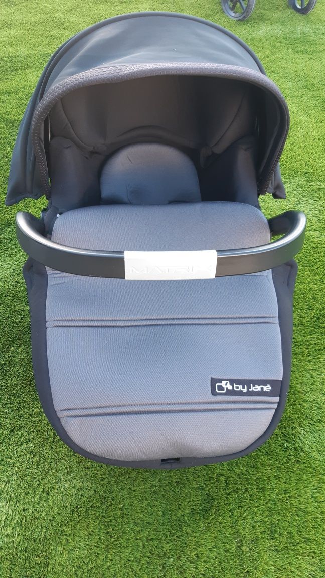 Baixa de preço! Carrinho bebé+alcofa/carro+ base isofix Jané Matrix