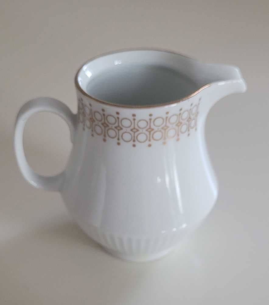 Colditz biały porcelanowy mlecznik ze złoceniami