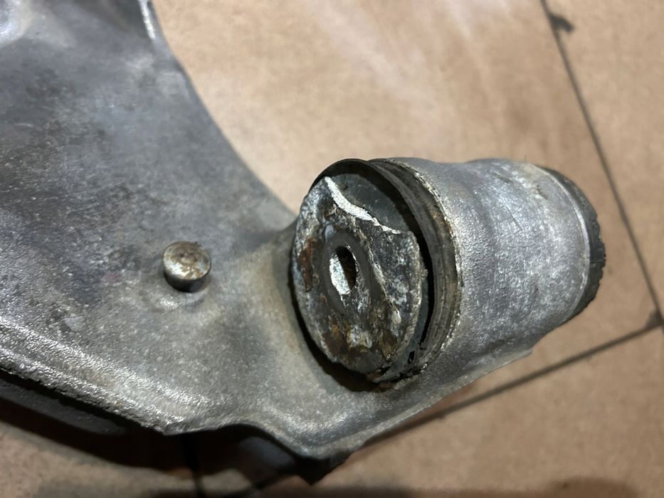 Wahacz Dolny Lewy tył Audi A4 B6 Sedan Kombi