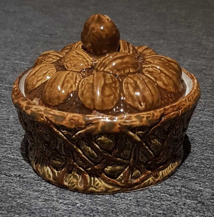 Pojemnik na orzechy, M.S. Kuzniecow, Konakowo, przełom XIX i XX w.