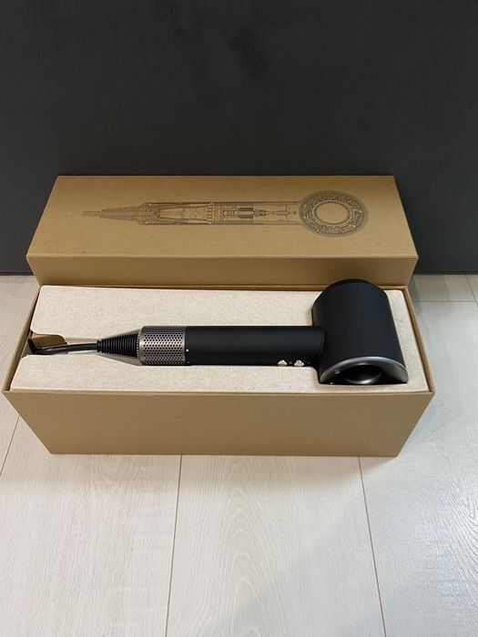 Фен Dyson supersonic