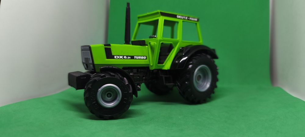 Siku traktor Deutz-Fahr 1 32