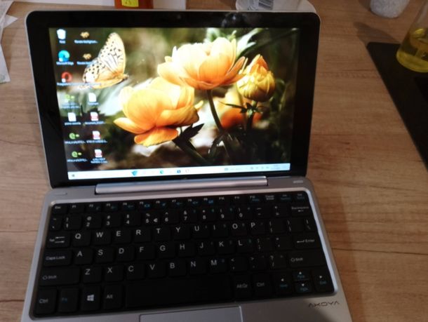 Laptop Medion-Akoya  E 1002   z ekranem 11  cali