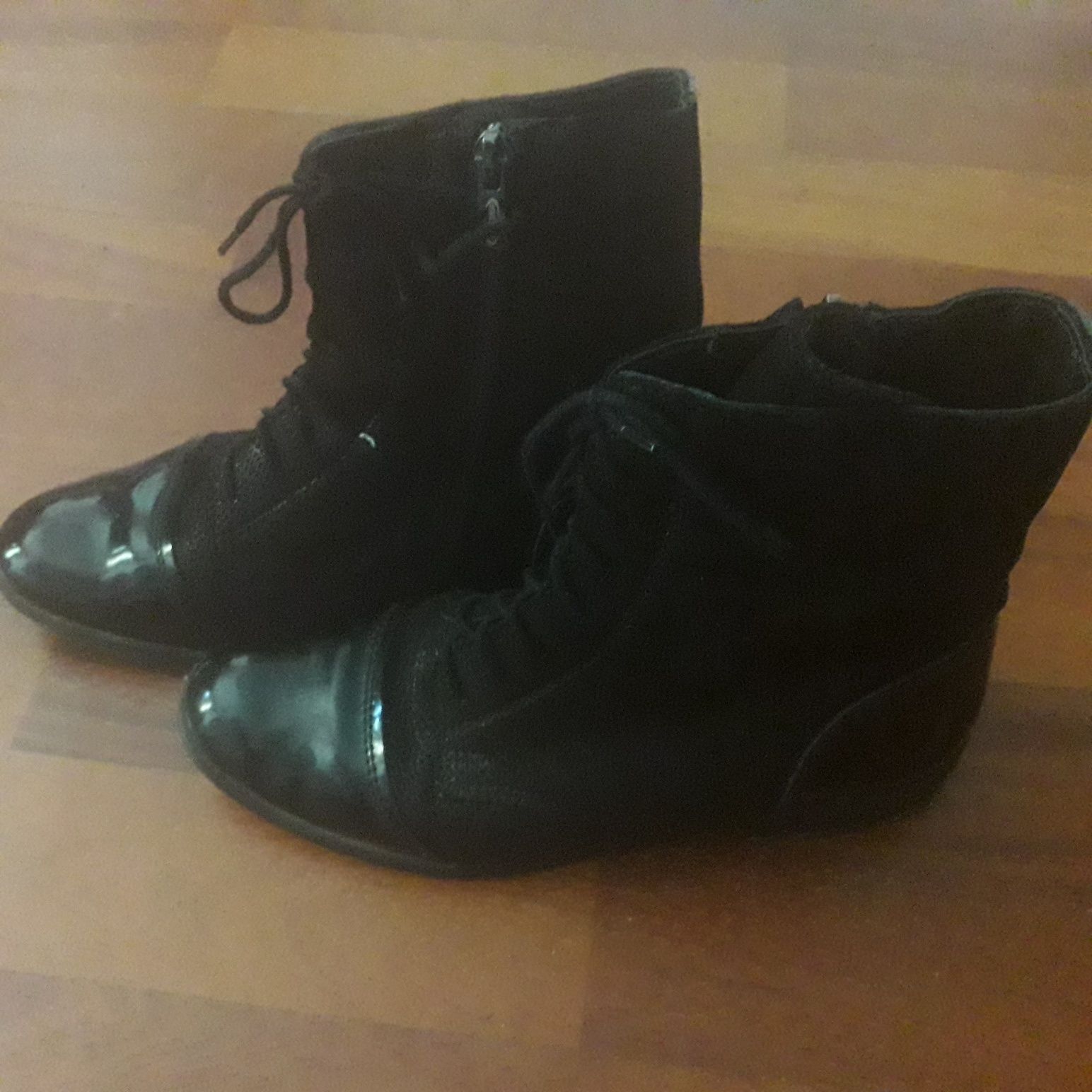 Okazja!Sprzedam botki skórzane, czarne, ocieplane roz.36 Tanio!