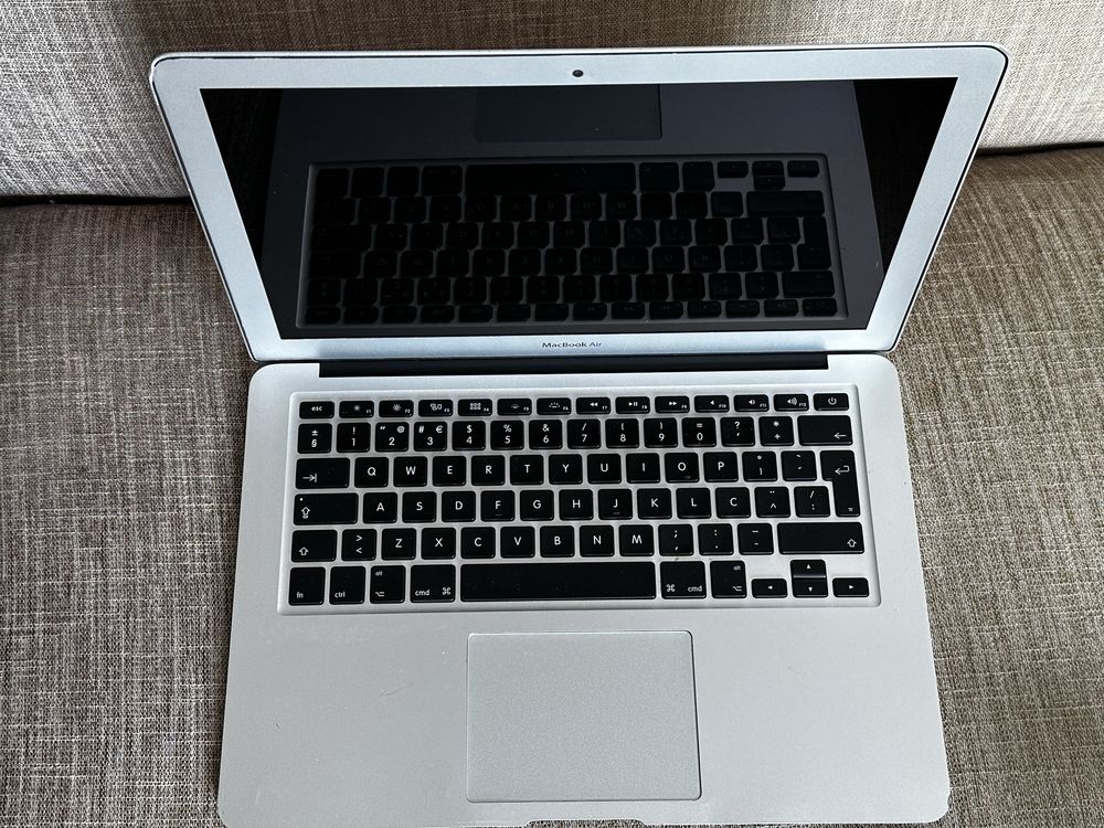 Macbook Air 13 Intel Core i5 - OS X Sequoia