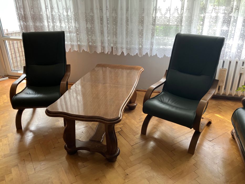 Zestaw ława Delta i 2 fotele Finka firmy Mevis - lite drewno i skóra
