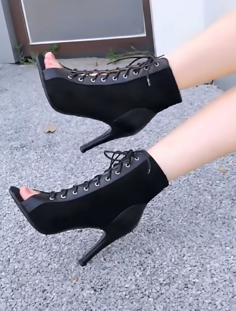 37 розмір, 23,5 см . Heels 9 см , хілси