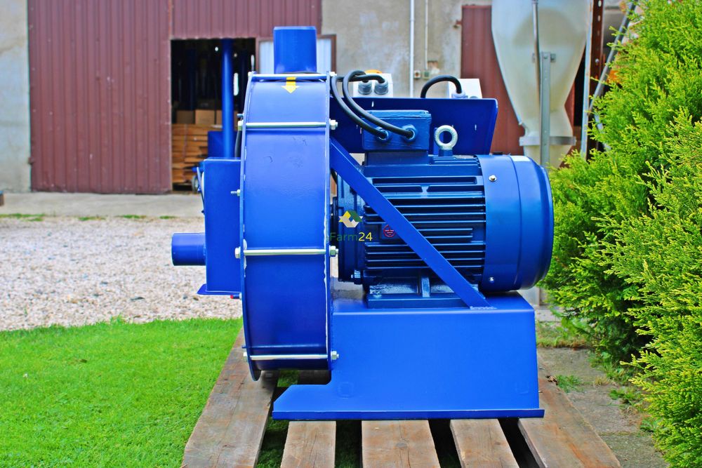 Młyn bijakowy 11kW + węże Śrutownik ssąco tłoczący do zboża trocin