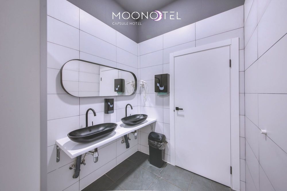 Фасадное помещение на Андреевском спуске в Киеве с действующим отелем