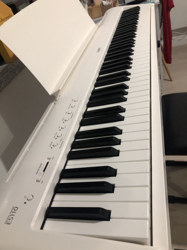 Piano digital kawai ES110 branco com suporte banco e pedal 88 teclas