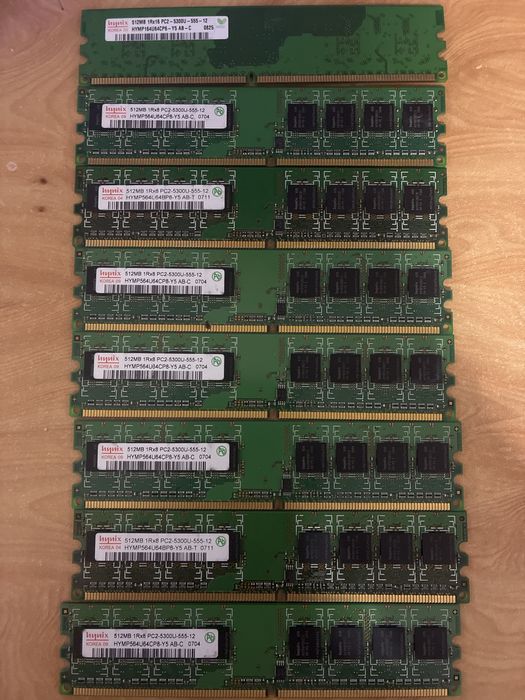 8x Memórias RAM Hynix DDR2 512MB 667MHz (4GB total)