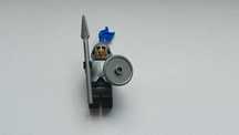 Minifigurka LEGO, rycerz Black Falcon z pełnym osprzętem