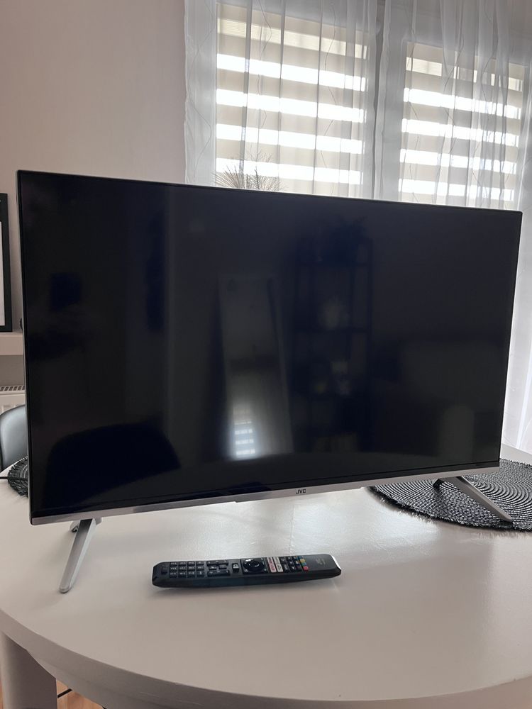 Telewizor JVC smart 32”