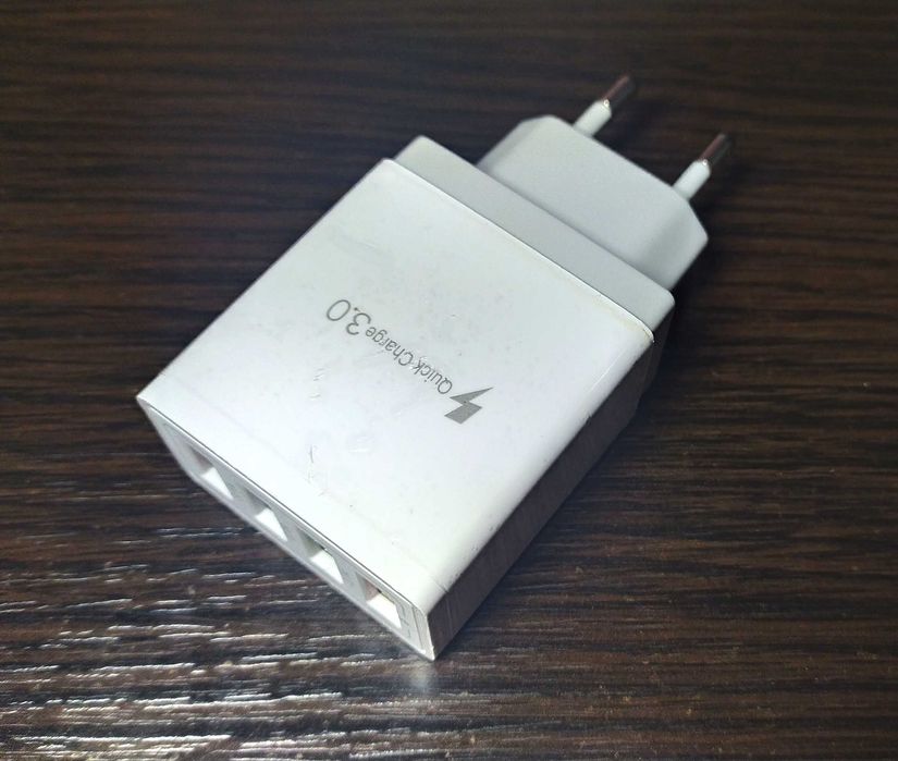 4 портовое USB зарядное устройство для телефона (3.5 A)