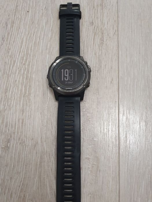Продам часы Garmin Fenix3 HR Saphir