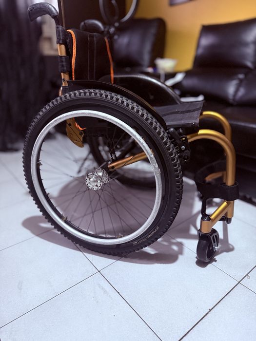 Cadeira de rodar liga leve