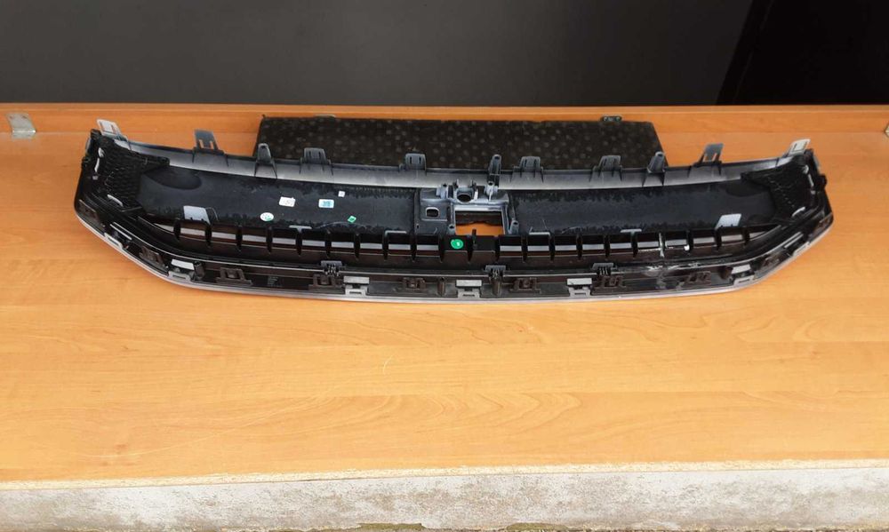 Решітка радіаторів Polestar 2 рестайлінг 2023-2024 фарба 729