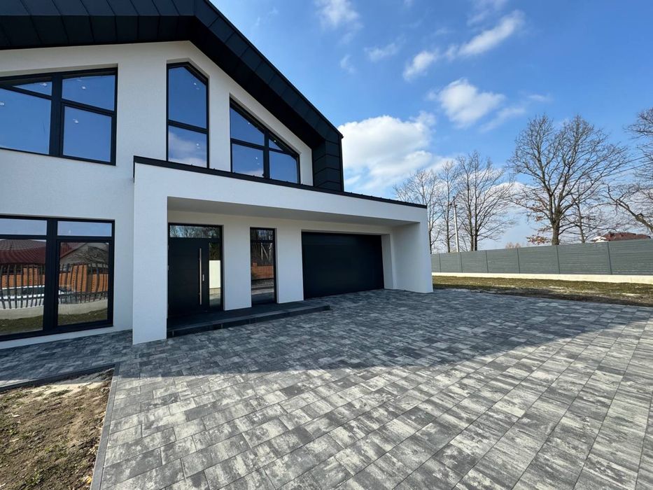 Продаж Сучасний будинок з гаражем с. Тарасове, Луцький р-н