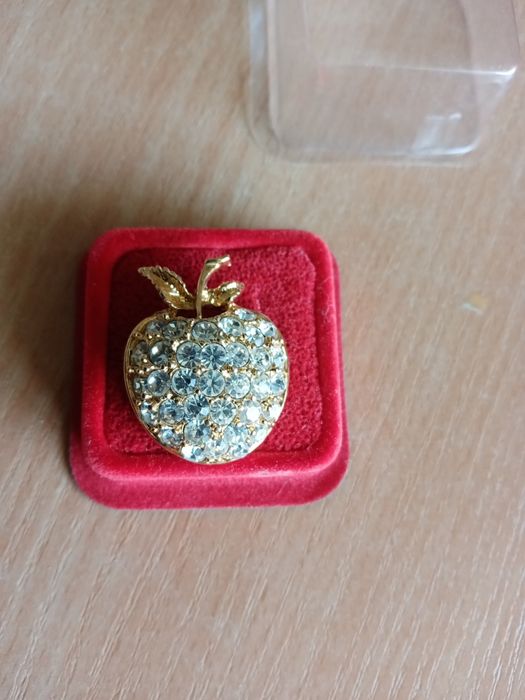 Broszka z cyrkoniami