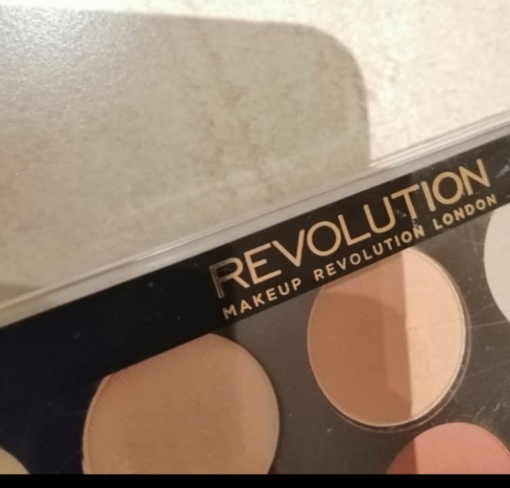 Makeup Revolution PRO HD PALETA 35 Cienie do powiek Innowation