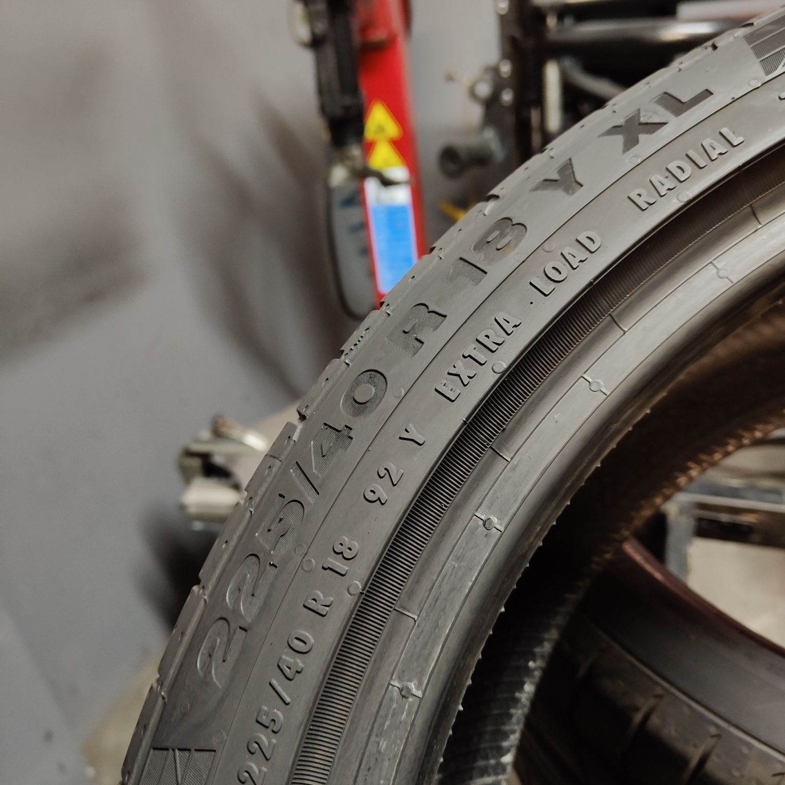 225/40/18 XL Sprzedam parę opon letnich Continental