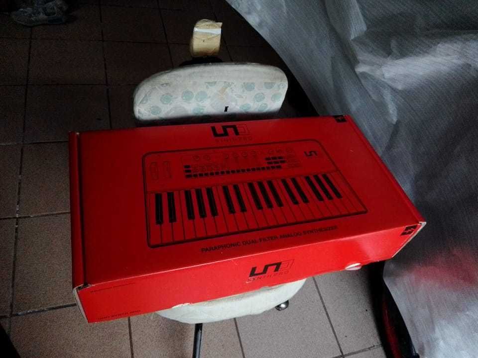Super pechincha 2 teclados korg opsix + uno synts pro + garantia