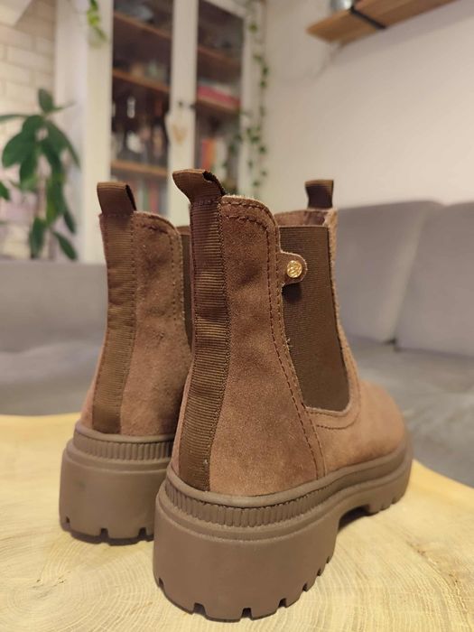 NOWE sztyblety Lasocki skóra zamszowa damskie r 40