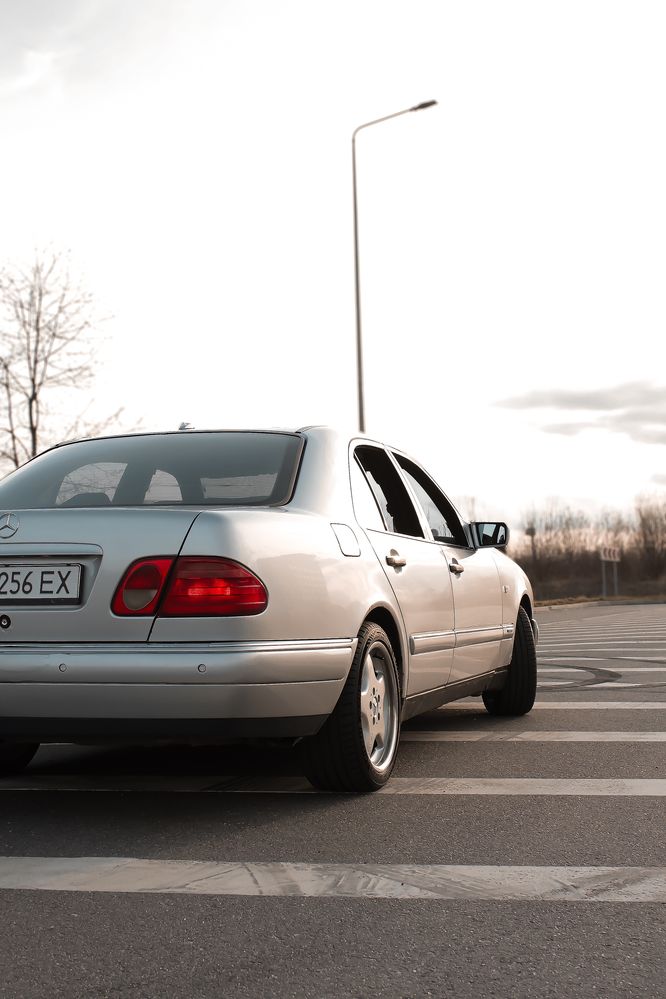 Mercedes-Benz E430 w210