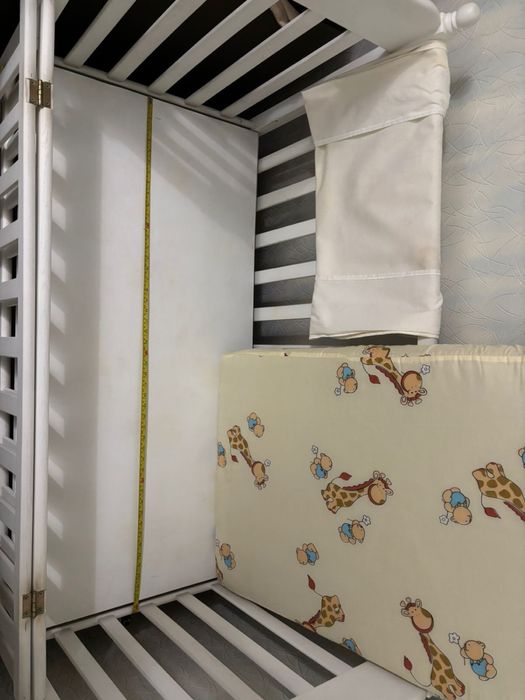 Продам дитячу кроватку, комод і матрас