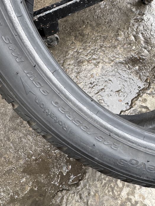 245/35R20 Hankook Winter I*Cept Evo3 4шт 2022рік