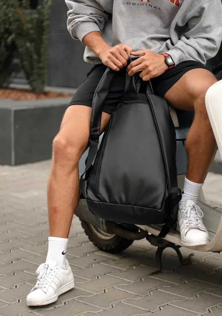 Базовый мужской черный рюкзак городской, деловой, спортивный, кожзам