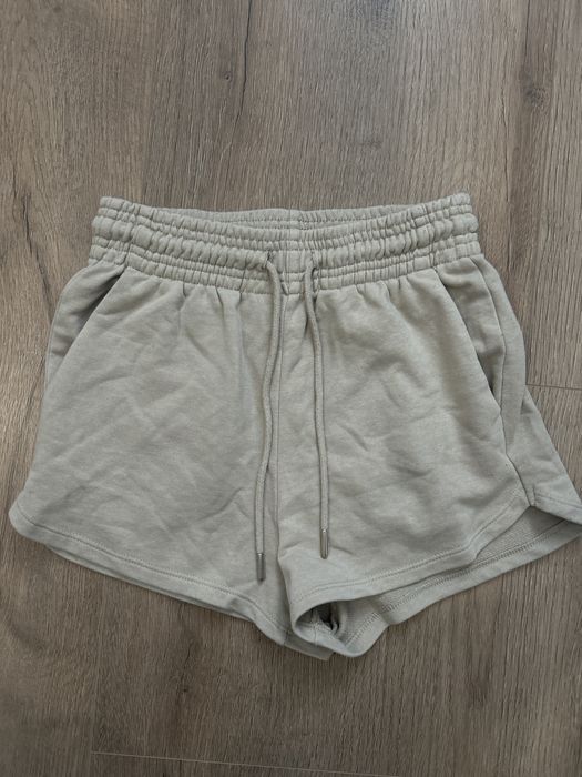 Krótkie dresowe spodenki khaki beżowy H&M XS