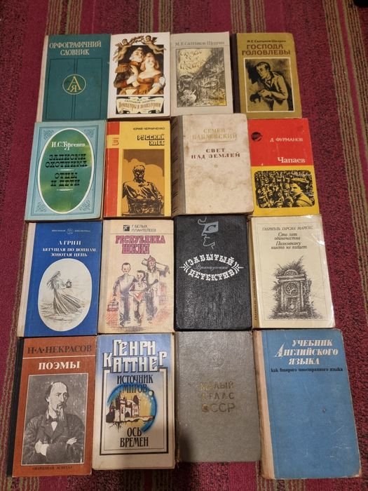 Книги , багато книг