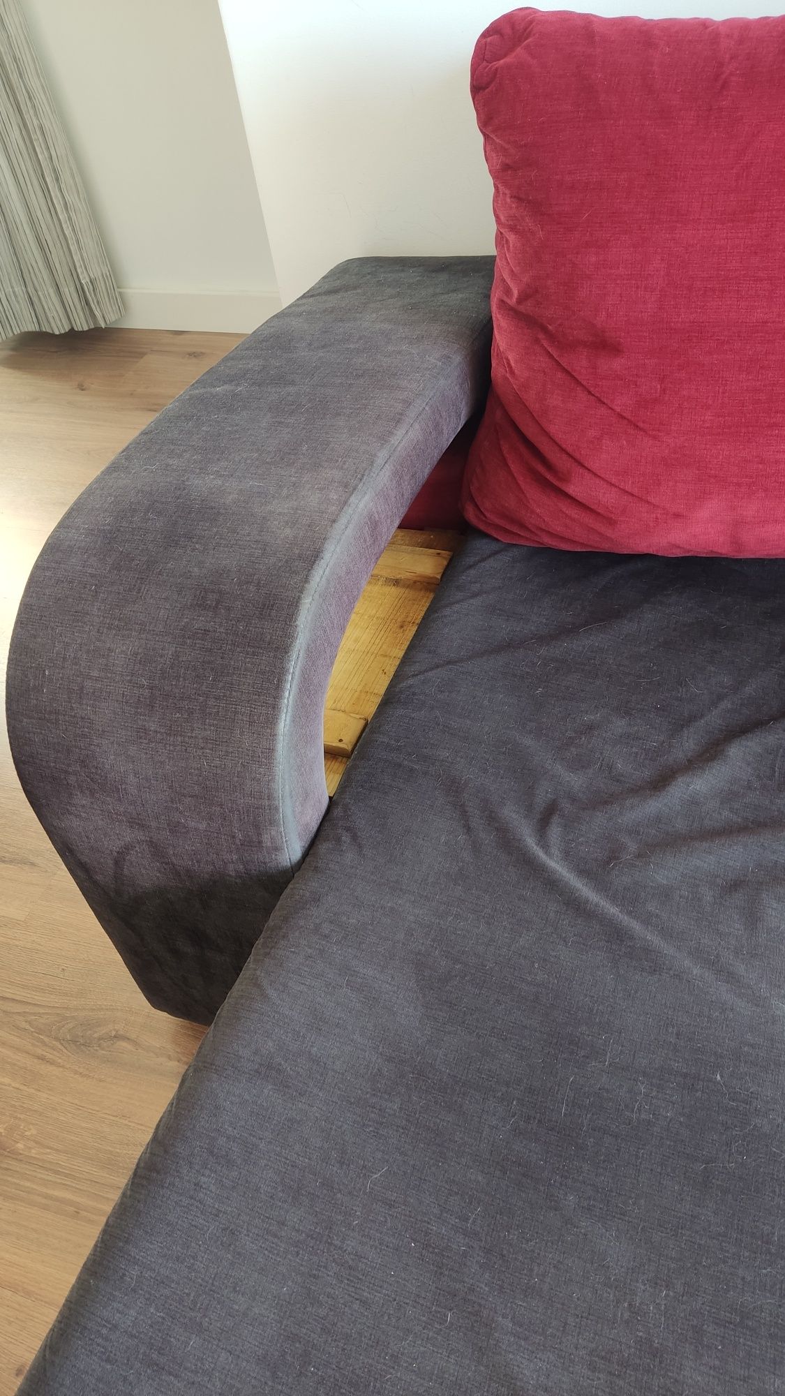 Sofá com chaise longe