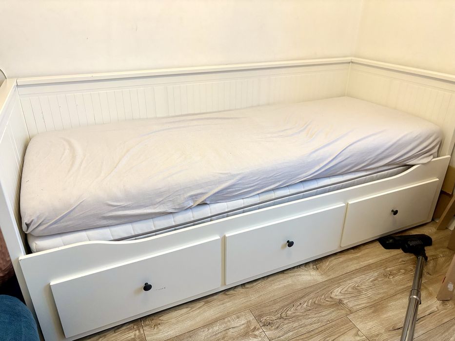 Lozko Hemnes (z ikea] z dwoma materacamj