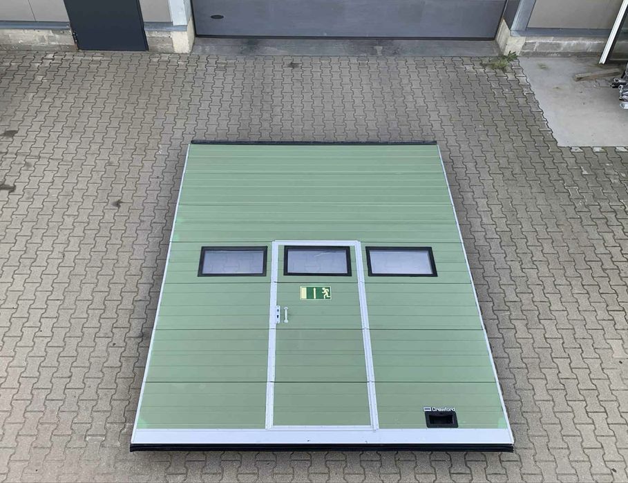 Brama 300 x 350 z drzwiami panelowa segmentowa garażowa przemysłowa
