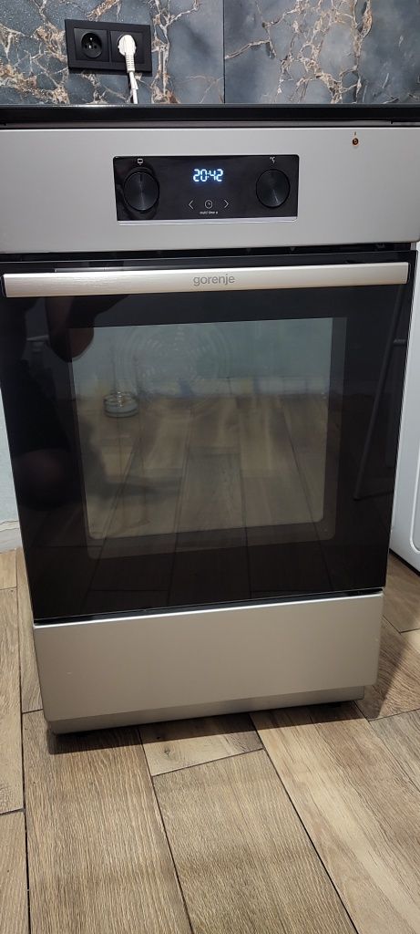 Kuchenka gorenje z indukcja I piekarnikiem nowa 7 miesiecy