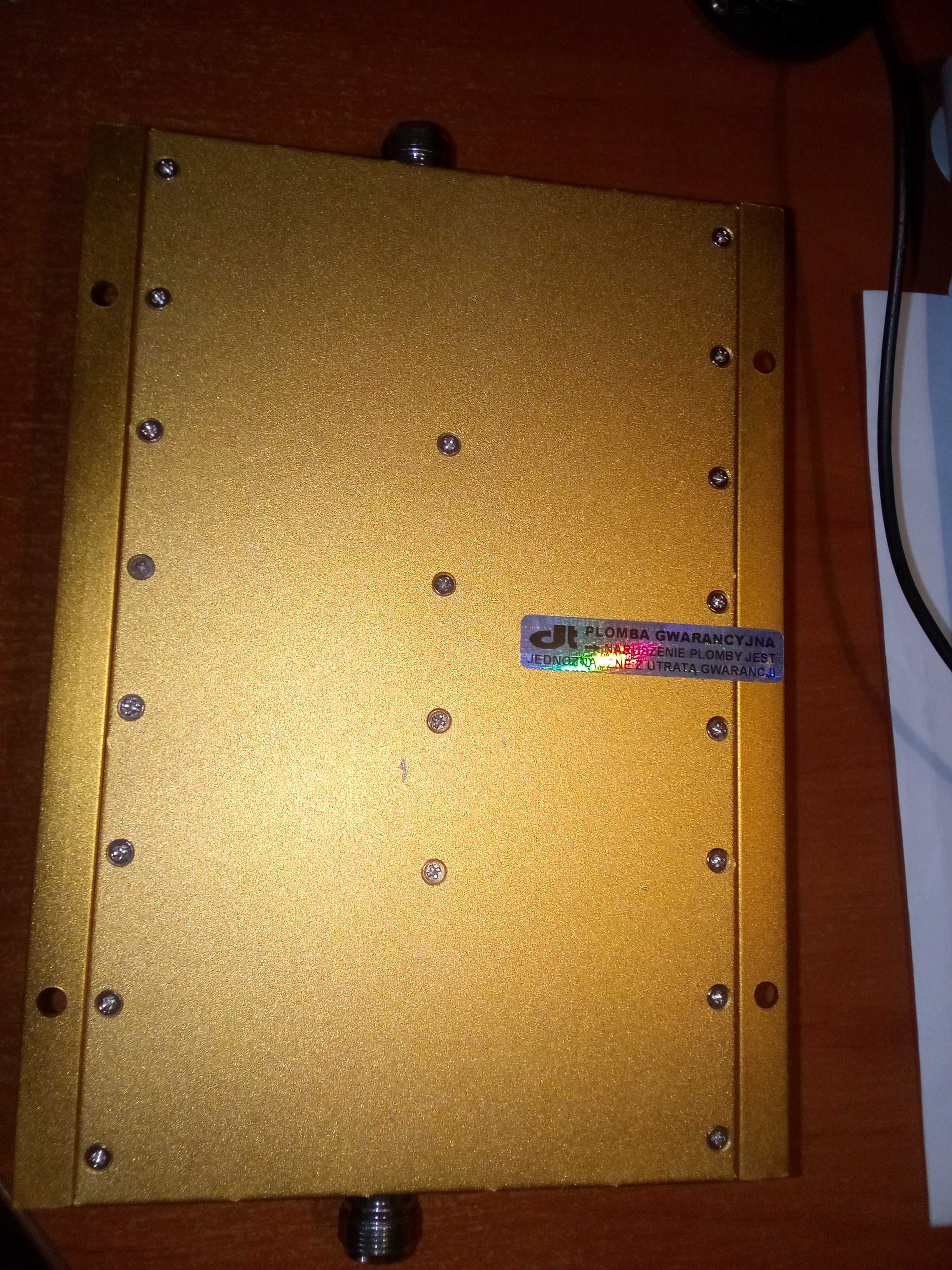 Wzmacniacz sygnału GSM model GSM980.