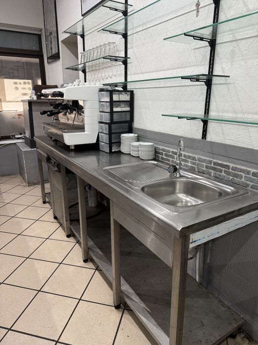 Bancada Inox com lava loiça e deposito para maquina de café