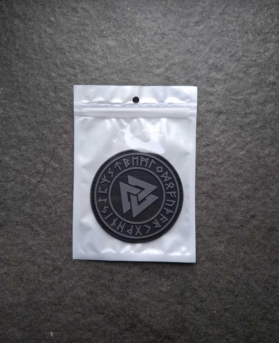 PVC naszywka Valknut z nordyckimi runami