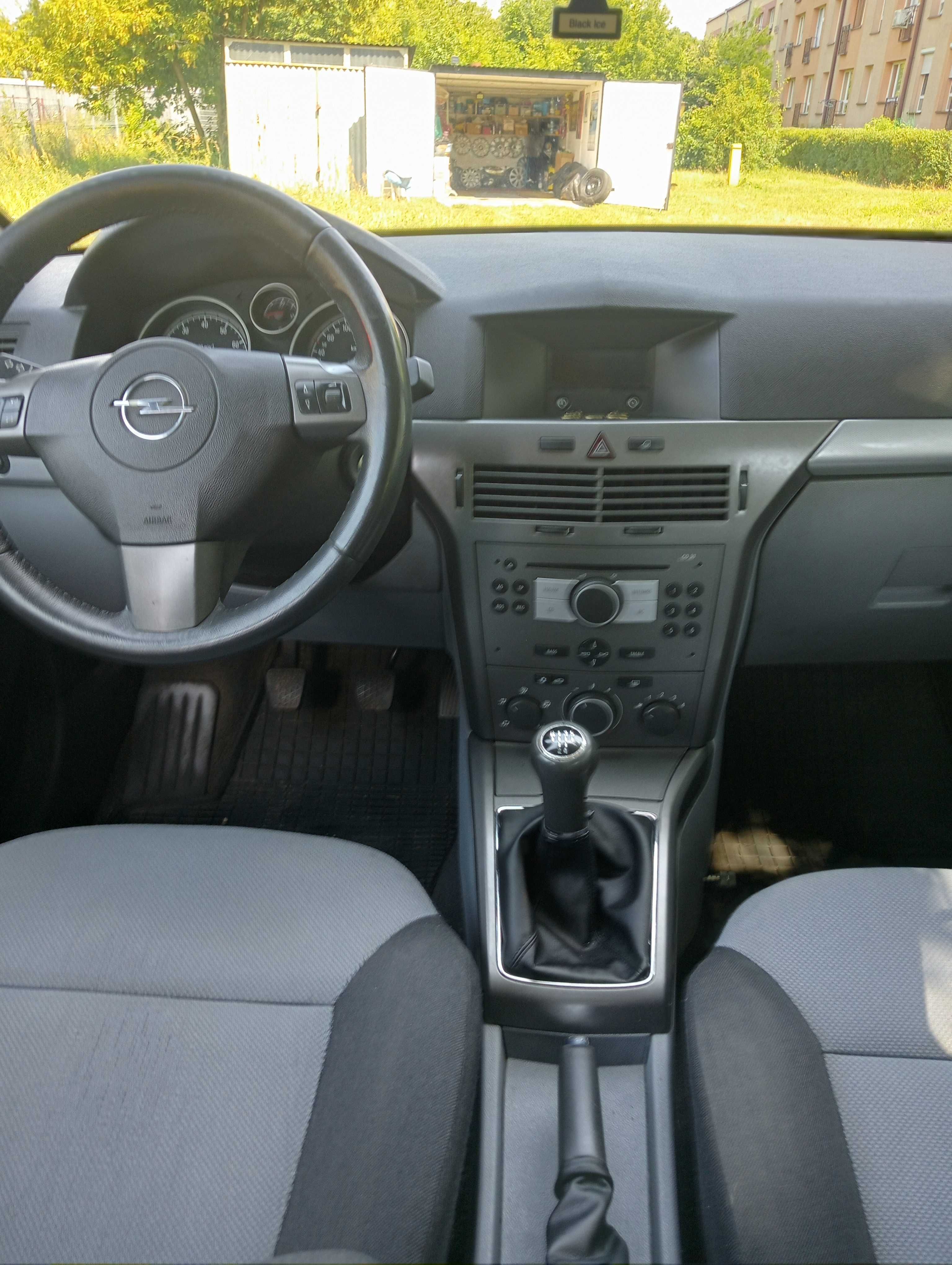 Opel Astra H 1.6 105 KM 2005 r Kombi Serwis do 2024 r